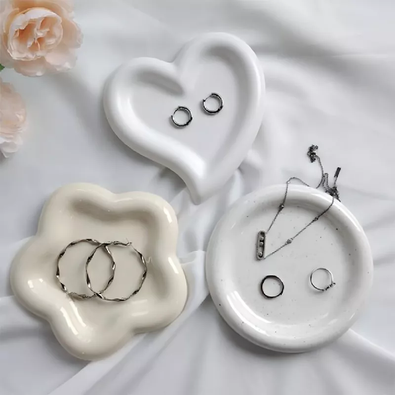 چگونه یک مجموعه دکوراسیون منزل فضاهای زندگی را بالا می برد؟