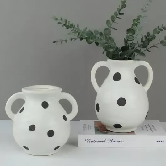گلدان سنگی نقطه ای